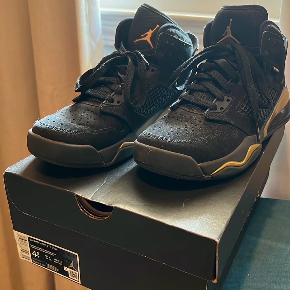 Nike Air Jordan Mars 270 Youth Size 4.5 Black/Anthracite/Metallic Gold